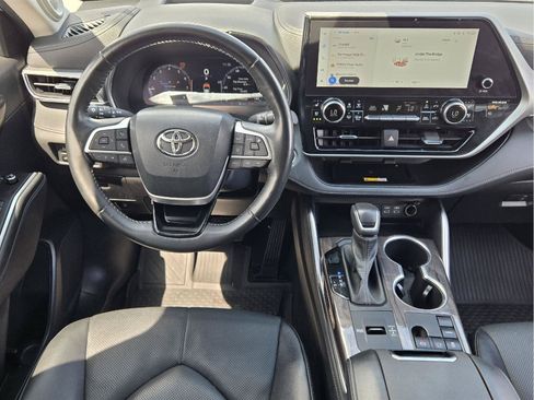 Used 2023 Toyota Highlander Platinum FWD image 26