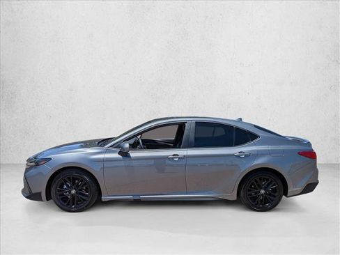 Used 2025 Toyota Camry SE FWD image 9