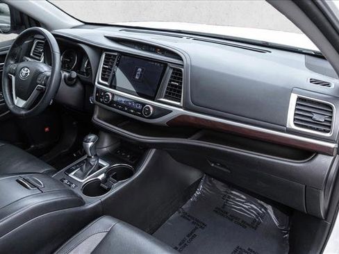 Used 2016 Toyota Highlander Limited Platinum image 27