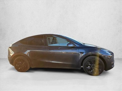 Used 2025 Tesla Model Y Long Range image 4