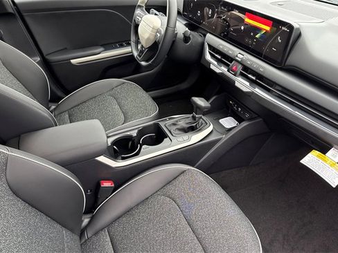 New 2025 Kia K4 GT-Line image 17