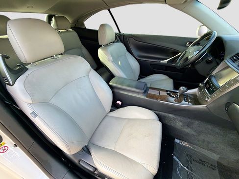 Used 2015 Lexus IS 250C w/ Luxury Package RWD image 14