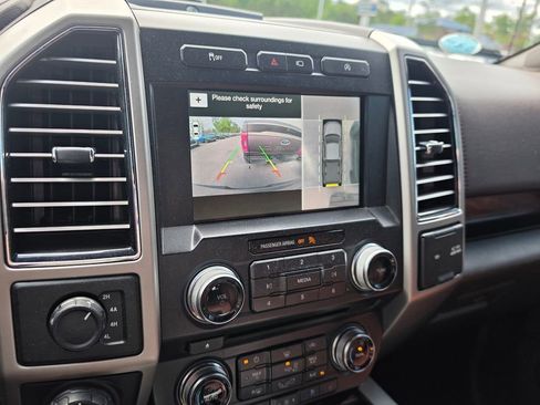 Used 2018 Ford F150 King Ranch w/ Equipment Group 601A Luxury AWD/4WD image 27