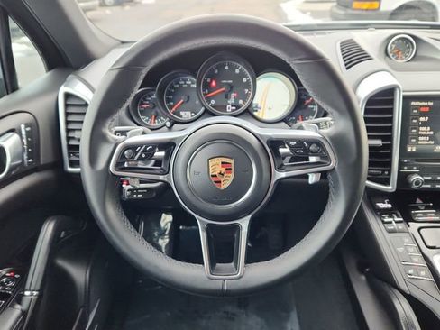 Used 2018 Porsche Cayenne Platinum Edition image 36