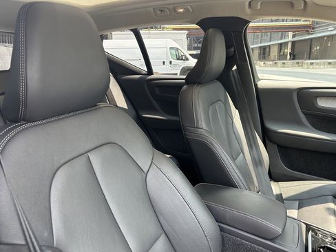 Certified 2025 Volvo XC40 B5 Plus image 21