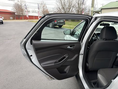 Used 2014 Ford Focus SE w/ SE Winter Package image 19