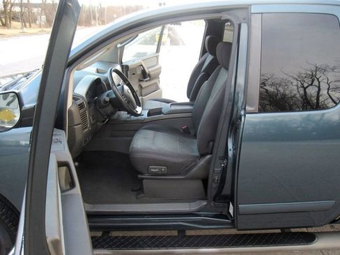 Used 2005 Nissan Titan SE image 19