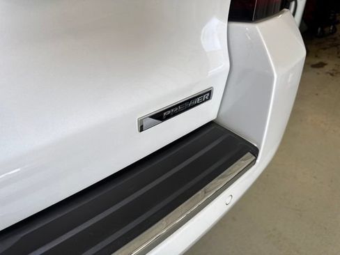 Used 2017 Chevrolet Suburban Premier AWD/4WD image 16