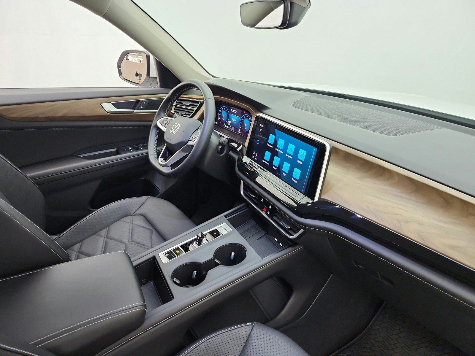 Used 2025 Volkswagen Atlas SE FWD image 17