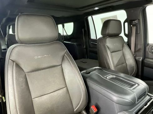 Used 2021 GMC Yukon XL Denali w/ Denali Premium Package AWD/4WD image 14