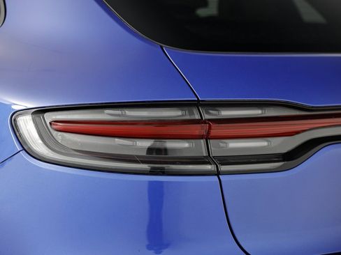 Certified 2021 Porsche Macan image 14