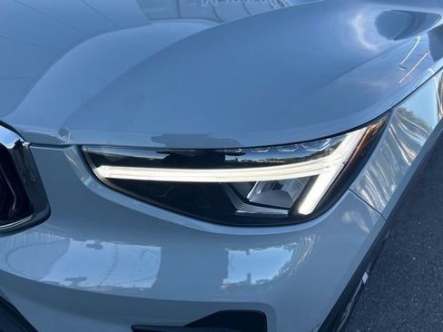 Certified 2025 Volvo XC40 B5 Plus AWD/4WD image 8