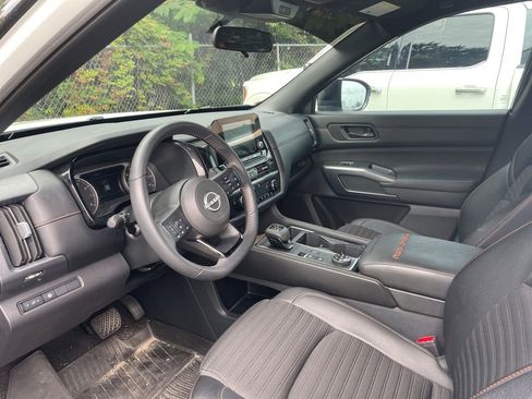 Used 2024 Nissan Pathfinder Rock Creek AWD/4WD image 2