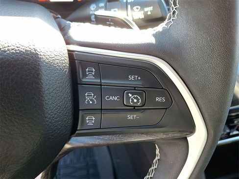 Certified 2023 Jeep Grand Cherokee Limited w/ Black Appearance Package image 18