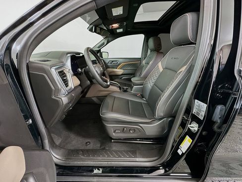 Used 2024 GMC Canyon Denali w/ LPO, Denali Black Edition image 22