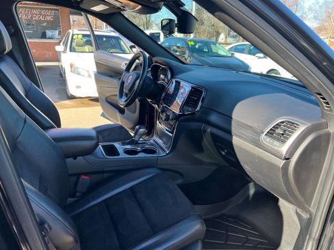 Used 2020 Jeep Grand Cherokee Altitude image 21
