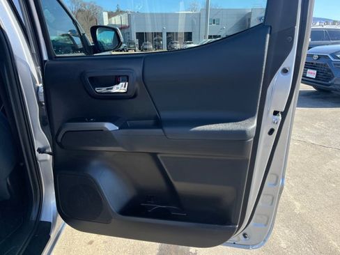 Certified 2020 Toyota Tacoma TRD Sport w/ Technology Package image 24