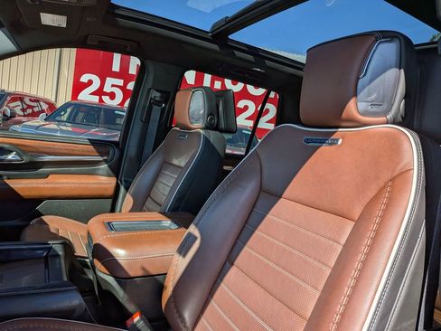 Certified 2024 GMC Yukon Denali Ultimate AWD/4WD image 9