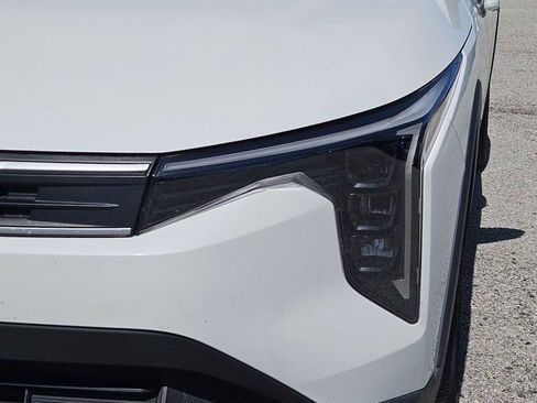 Used 2025 Kia K4 LXS image 11