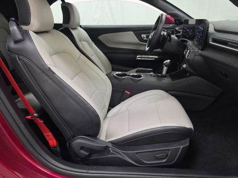 Used 2025 Ford Mustang GT Premium w/ GT Performance Package image 6