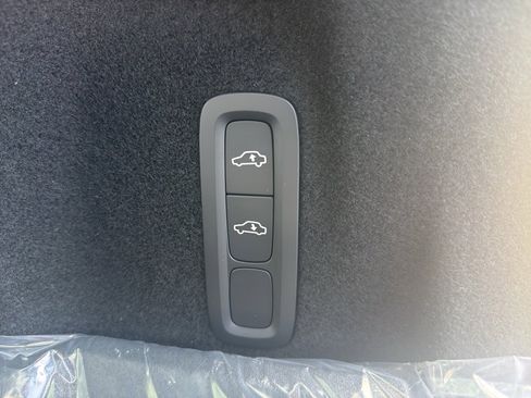 New 2026 Volvo XC60 B5 Ultra w/ Climate Package image 28