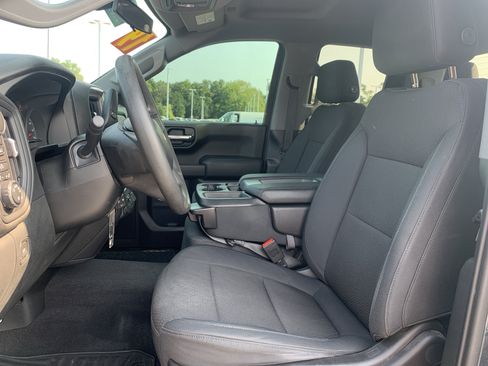 Used 2019 Chevrolet Silverado 1500 Custom w/ Custom Value Package AWD/4WD image 16