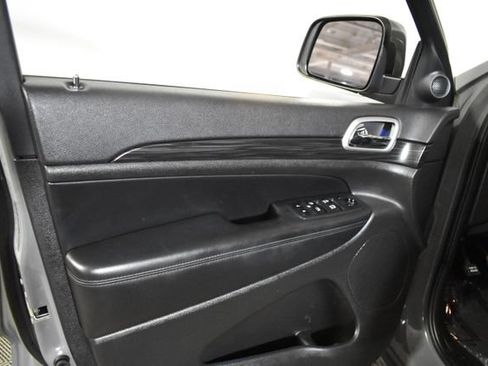 Used 2019 Jeep Grand Cherokee Altitude AWD/4WD image 7