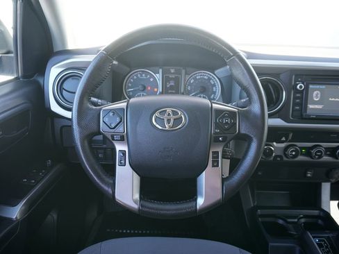 Used 2019 Toyota Tacoma SR5 w/ SR5 Appearance Package (SM) AWD/4WD image 12