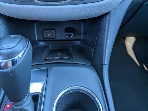 Used 2018 Chevrolet Equinox Premier image 23