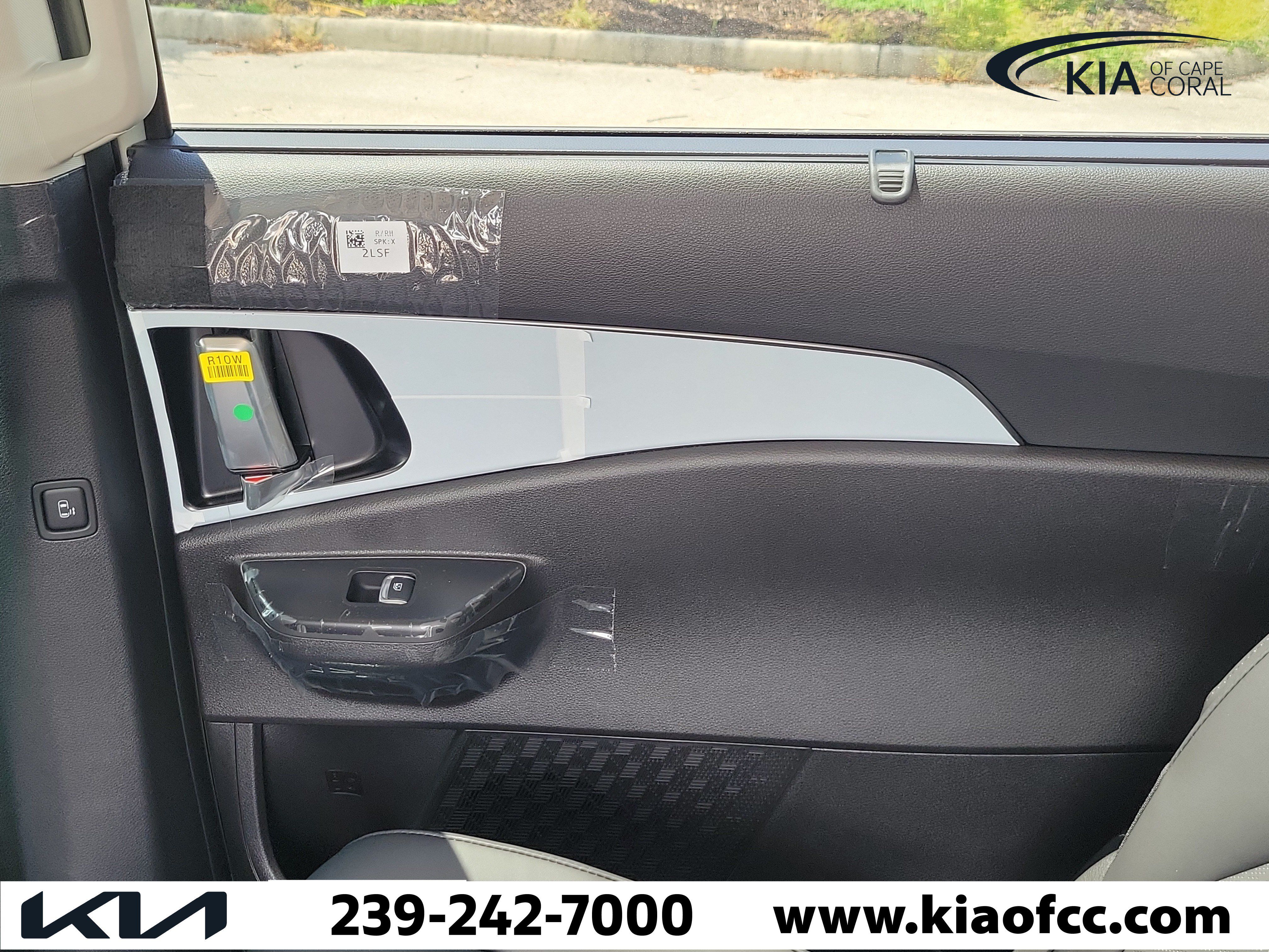 New 2027 Kia Carnival EX w/ Dark Edition Package FWD image 17