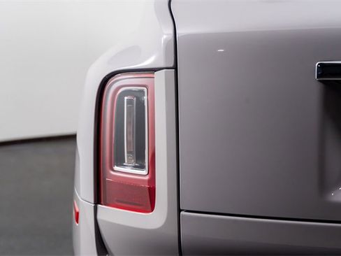 Used 2023 Rolls-Royce Cullinan image 12