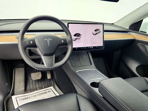 Used 2022 Tesla Model Y Long Range image 12