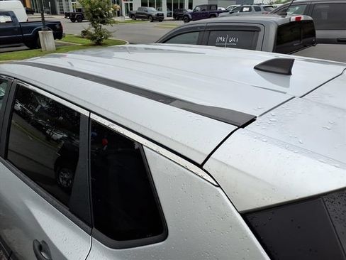 Used 2024 Nissan Rogue S AWD/4WD image 10