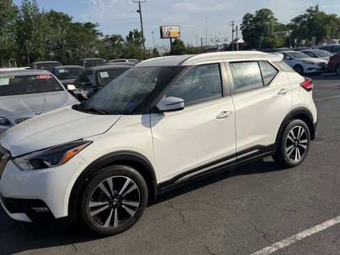 Used 2018 Nissan Kicks SR image 1