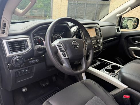 Used 2017 Nissan Titan SV AWD/4WD image 22