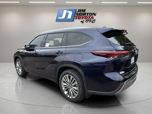 New 2026 Toyota Highlander Platinum AWD/4WD image 7