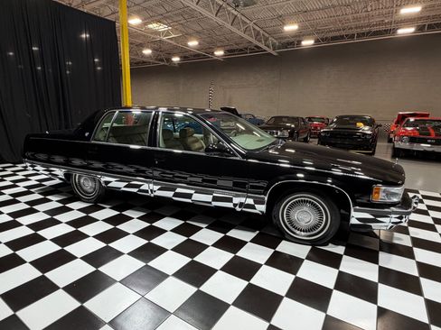 Used 1995 Cadillac Fleetwood Brougham RWD image 18