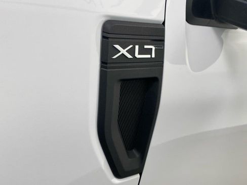 New 2025 Ford Maverick XLT w/ XLT Luxury Package AWD/4WD image 13