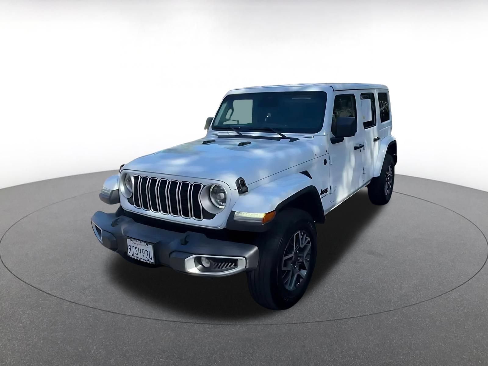 Used 2025 Jeep Wrangler Unlimited Sahara AWD/4WD image 6