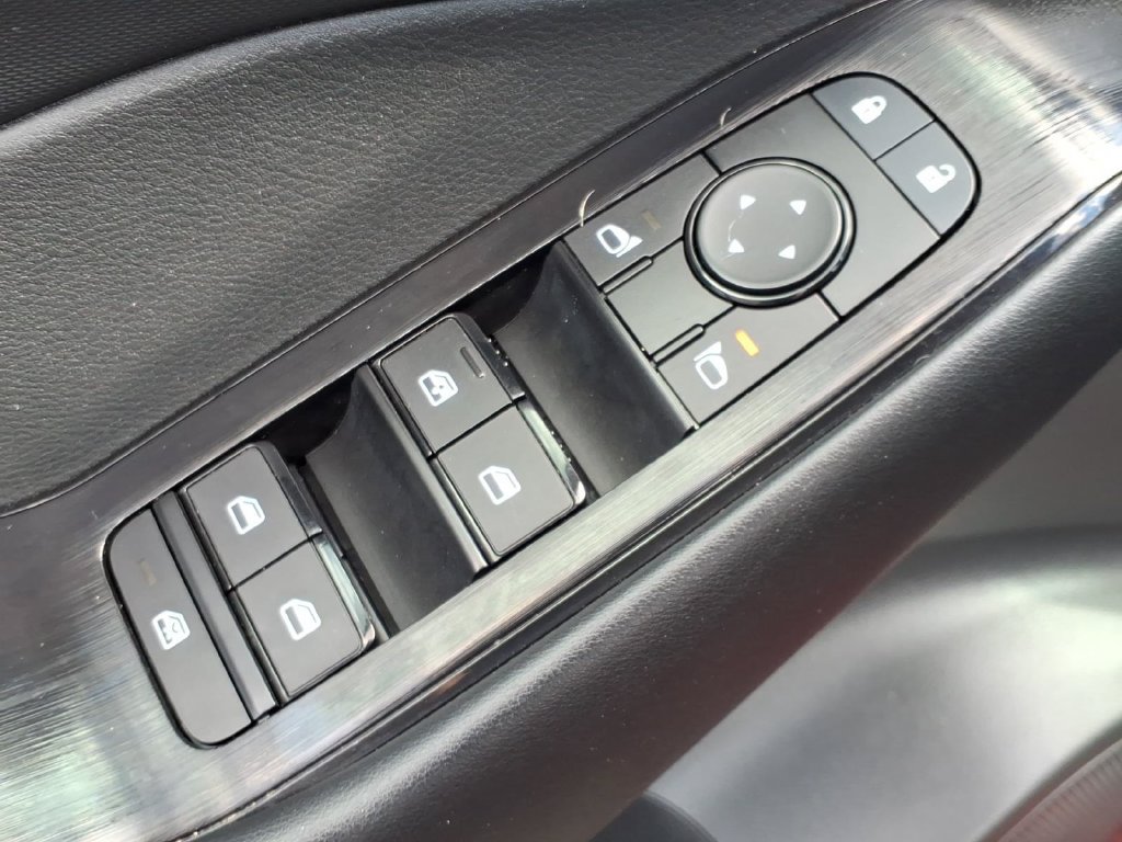 Used 2024 Nissan Rogue S AWD/4WD image 14