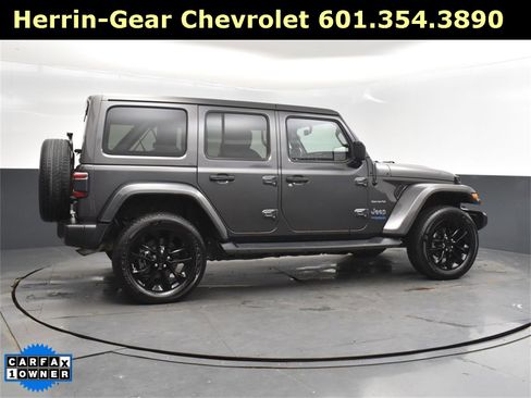 Used 2021 Jeep Wrangler Unlimited Sahara w/ Cold Weather Group image 8