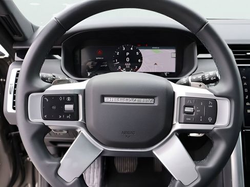 Certified 2025 Land Rover Discovery S AWD/4WD image 31