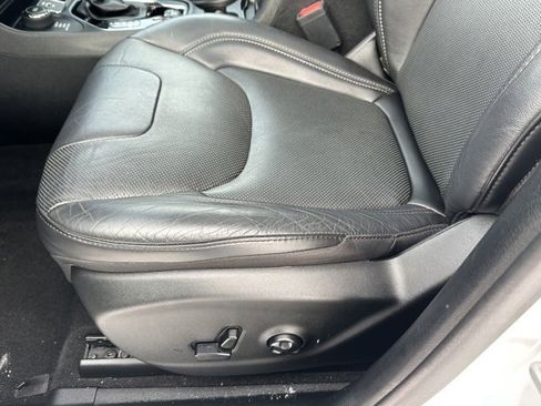 Used 2020 Jeep Cherokee Limited w/ Technology Group image 27