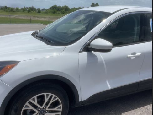 Used 2022 Ford Escape SEL AWD/4WD image 2