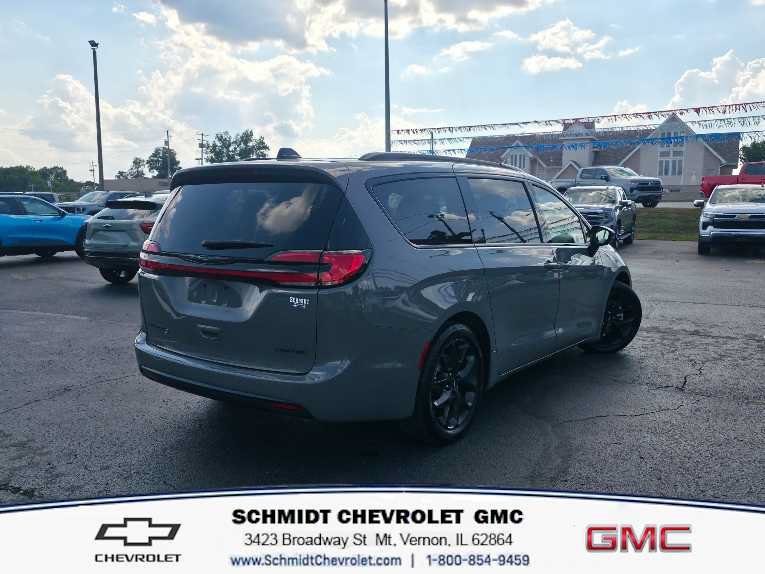 Used 2025 Chrysler Pacifica Limited FWD image 5
