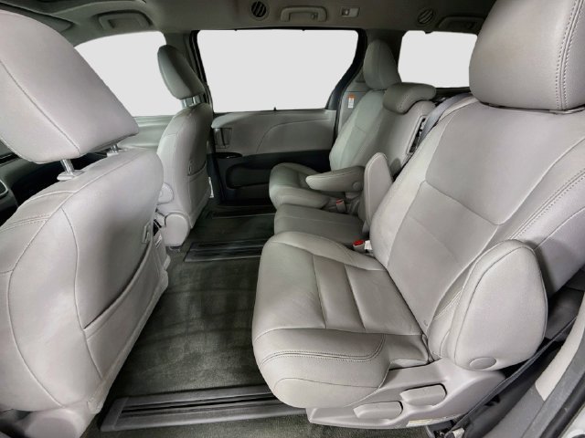 Certified 2017 Toyota Sienna XLE FWD image 26
