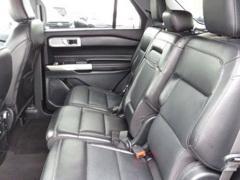 Certified 2023 Ford Explorer Limited image 6