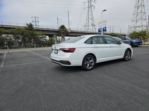 Used 2022 Volkswagen Jetta SE FWD image 5