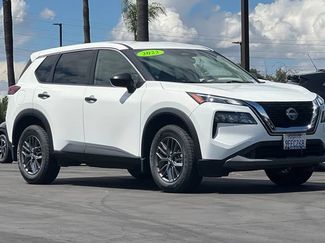 Used 2023 Nissan Rogue S video 2