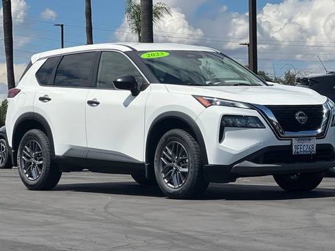 Used 2023 Nissan Rogue S image 2